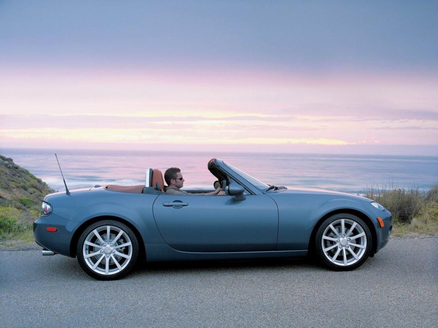  Mazda MX-5 Roadster Coupe 2006 года  (фото 17 из 212)